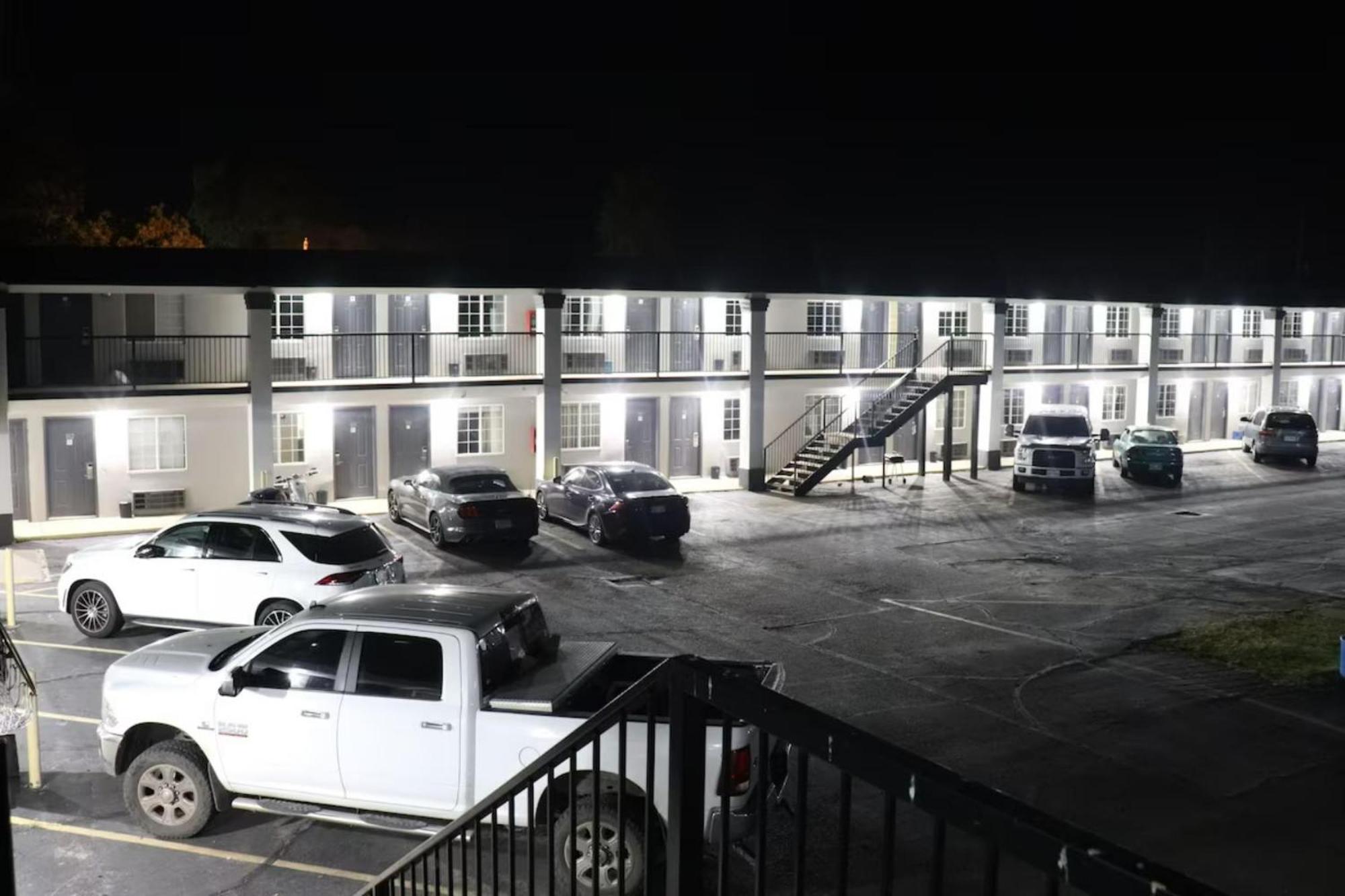 Deluxe Inn & Suites By Oyo Miami Ok Exterior photo