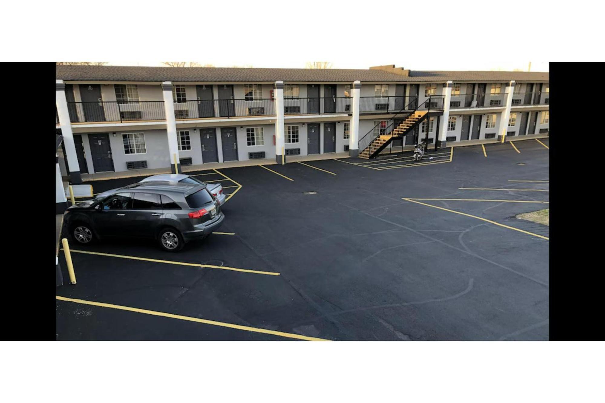 Deluxe Inn & Suites By Oyo Miami Ok Exterior photo